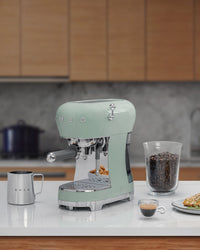 Smeg ECF02PGUK 50s Style Espresso Machine Pastel Green thumbnail 7