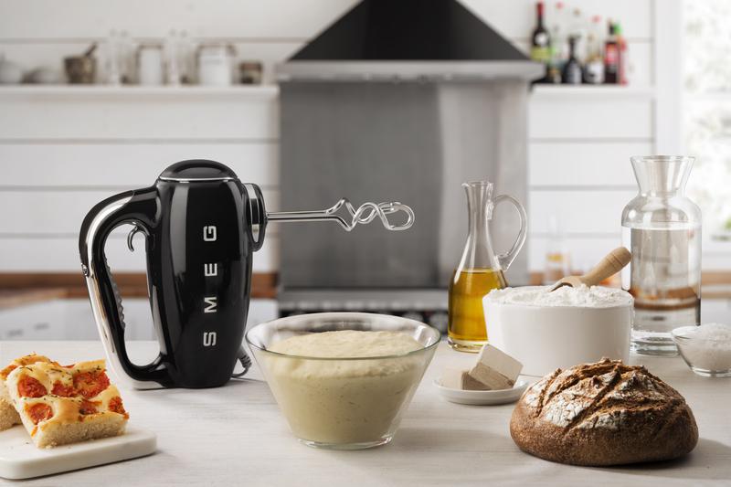 Smeg HMF01BLUK 50s Style Hand Mixer Black — image 8