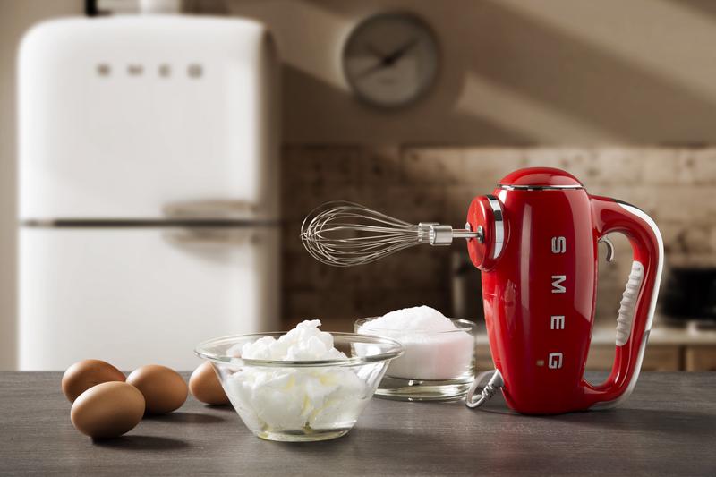 Smeg 50s Style HMF01RDUK Hand Mixer Red