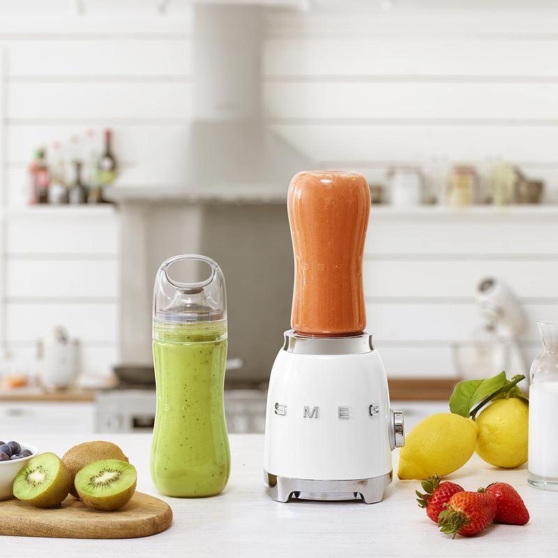 Smeg PBF01WHUK 50s Retro Style Personal Blender 0.6L 300W White — image 3