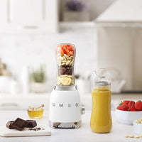 Smeg PBF01WHUK 50s Retro Style Personal Blender 0.6L 300W White thumbnail 5